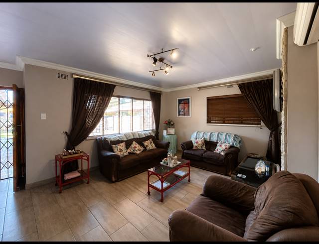 3 BEDROOM HOUSE FOR SALE IN VANDERBIJLPARK CW 5